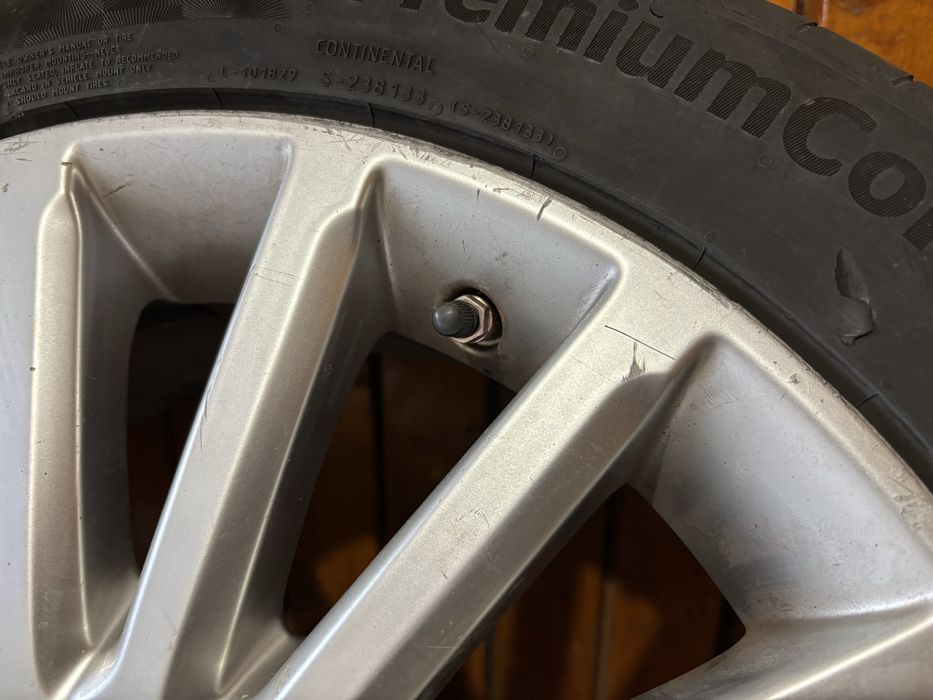 Лети Джанти 17"Волво с гуми Continental