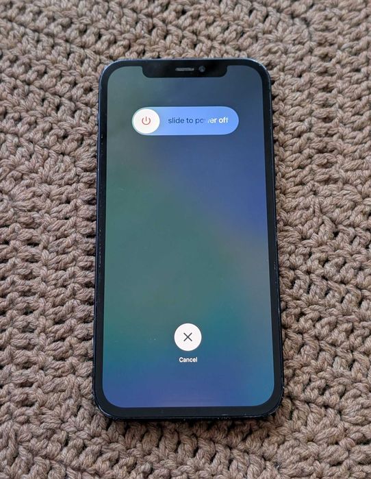 iPhone 12 DEFECT pt piese (display,bateria are doar 202 incarcari) etc