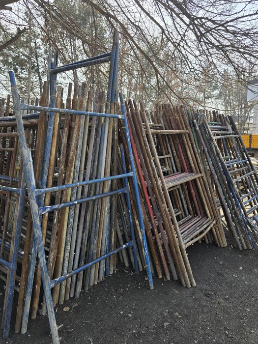 Lesa arenda Teleskopik Stoyka Domkrat / Леса аренда Телескопик Стойка