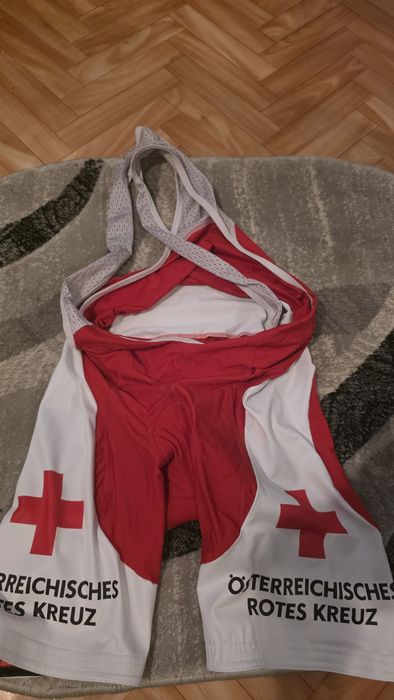 Pantaloni . Tricouri si Geci de ciclism