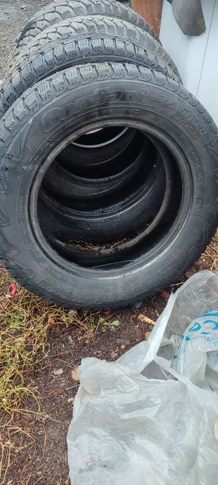 Продам зимние шины с шипами