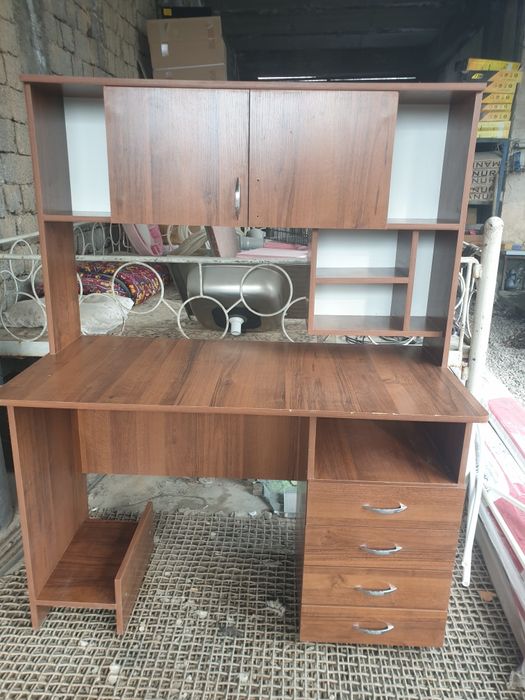 продается стол писменый детский