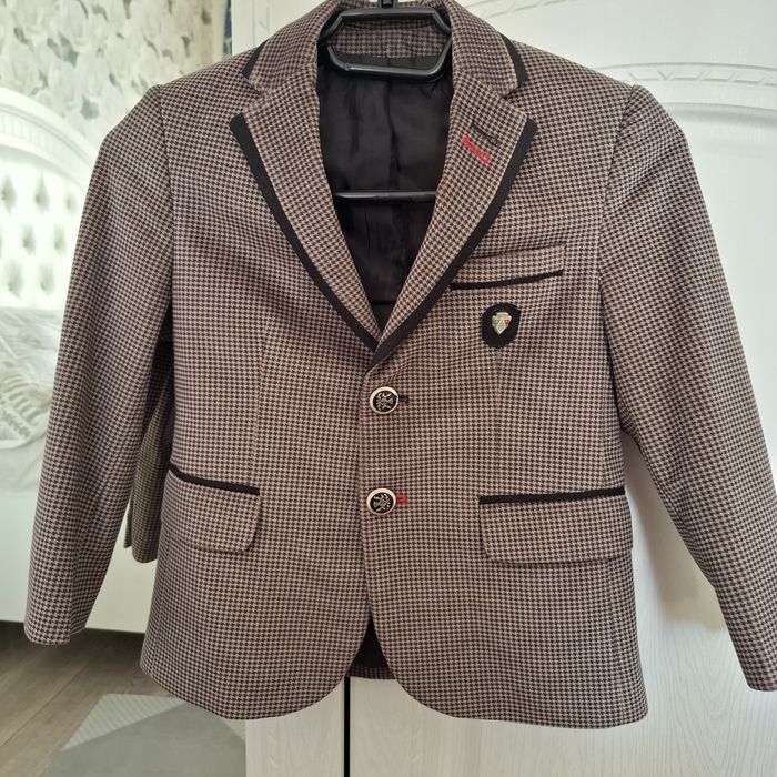 Продам пиджак мальчиковый