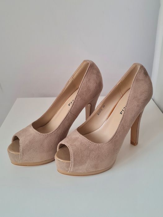 Pantofi noi eleganti cu toc decupați crem bej damă marimea 35