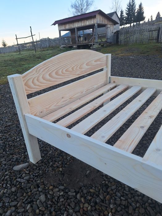 Vând pat lemn masiv (molid)