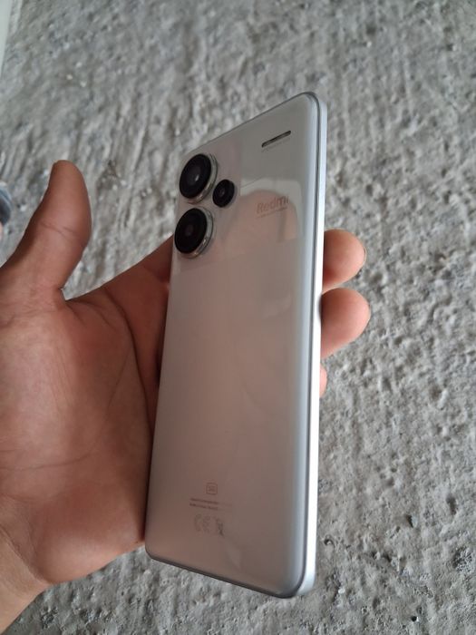 Xiaomi HyperOS ..