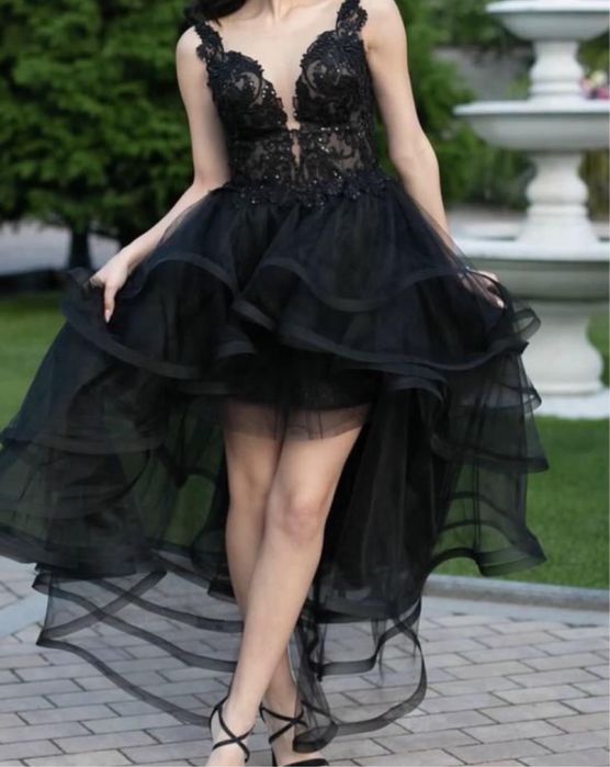 Черна бална рокля