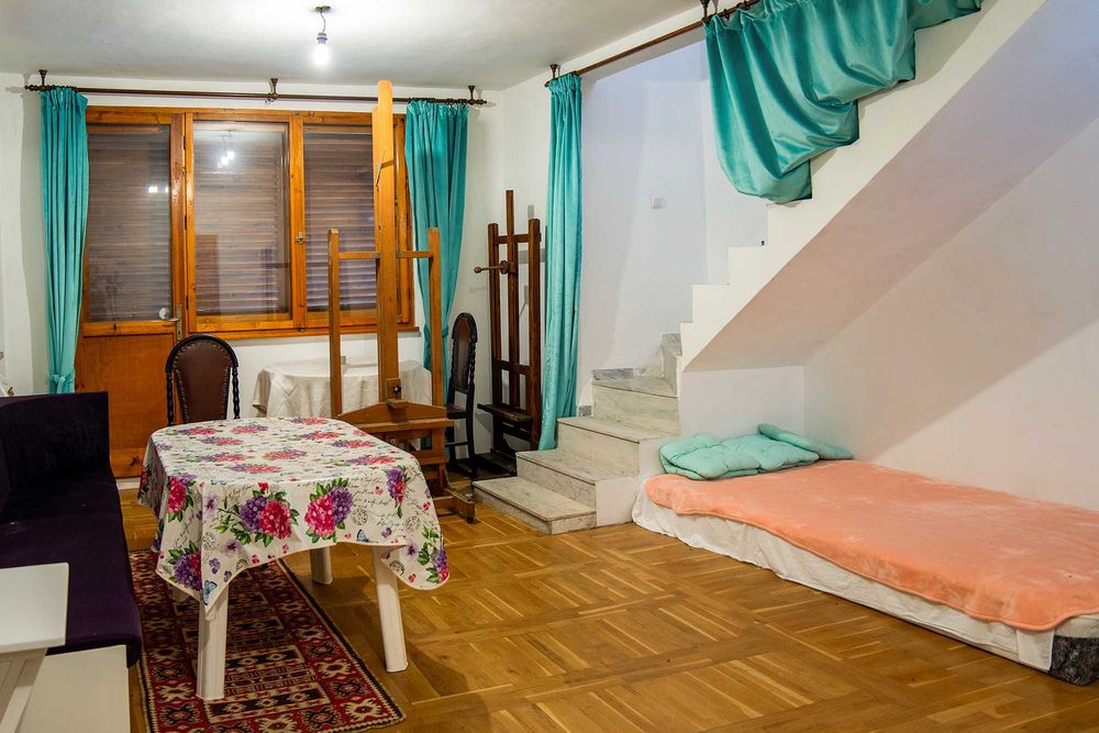 Продава се бутикова къща във вилната зона на с.Големо Бучино, Перник