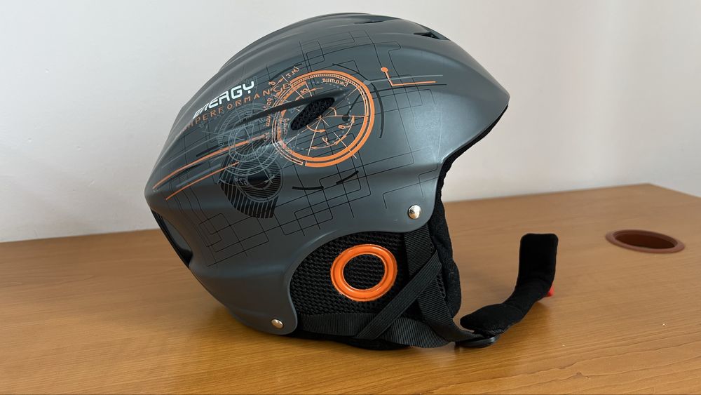 Шлем горнолыжный