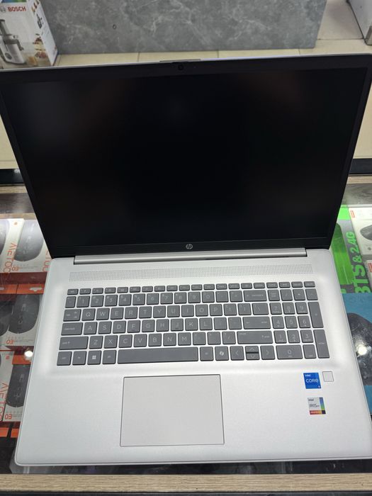HP 17-cn3068cl FHD+ IPS Intel Core i5-1334U 8GB DDR4 512GB SSD America