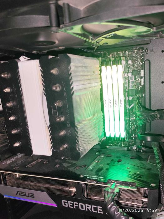 Kingston fury renegade 32 GB 6400 CL 32 A-die. Cu potential 6600 Cl 30