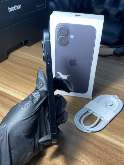 iPhone 16 • 128 GB •Black
