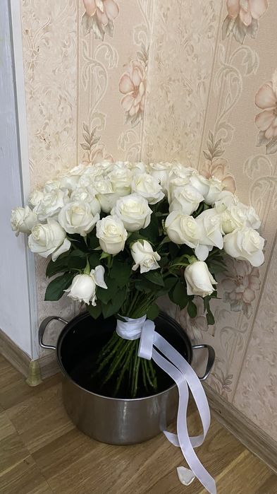 Продам белые розы
