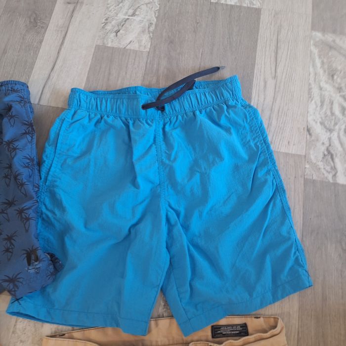 4 perechi de pantaloni scurți