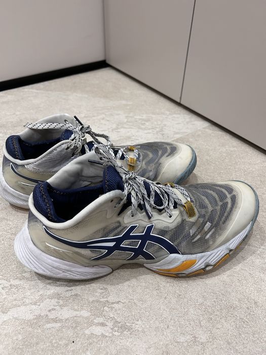 Продам волейбольные кроссовки Asics 46р,  в хорошем состоянии