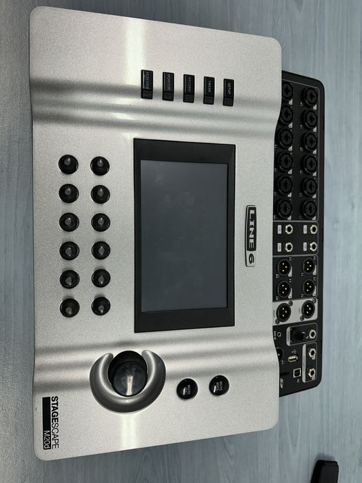 mixer Line6 m 20d