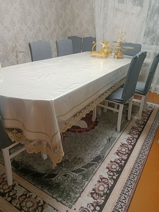 Продам стол и 12 стульев.