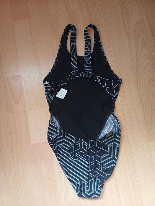 Чисто нов бански Arena