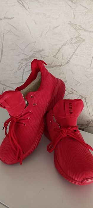 Продам кроссовки