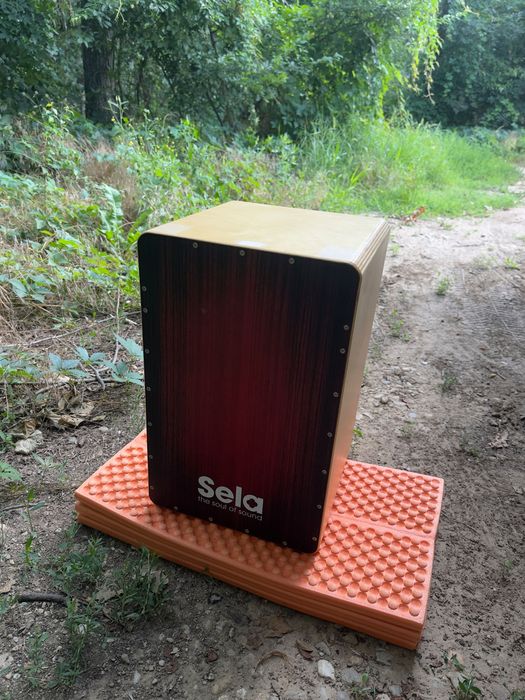 Cajon cu husă. Ca nou, cu disc și carte cu instrucțiuni