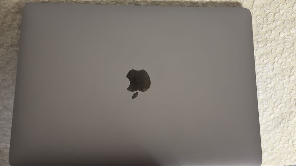 Macbook Pro M2 8/256   13,3