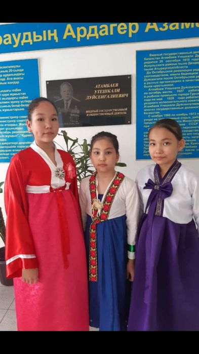 Костюмы национальные для мальчиков и девочек сдам