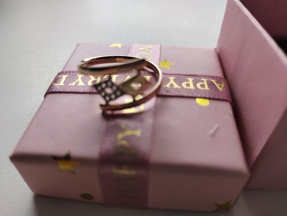 Продам кольцо золото