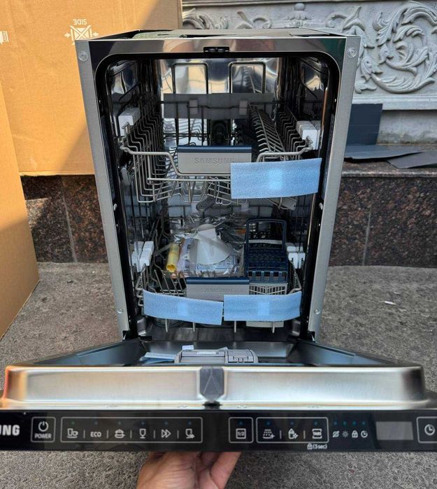 Встраиваемая посудомоечная машина Samsung DW50R4040BB