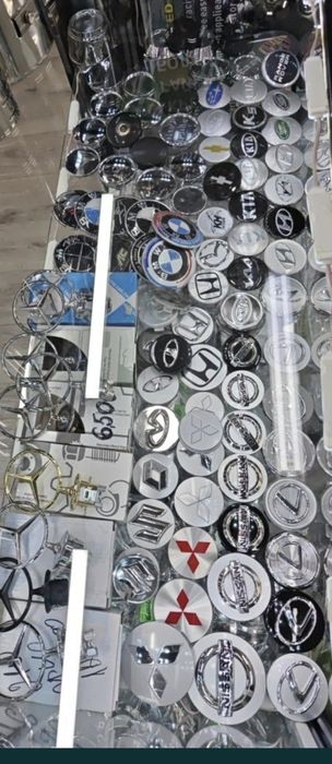 Значки шильдики надписи