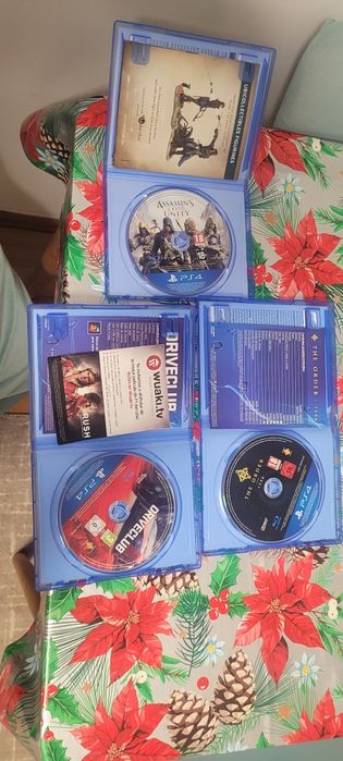Vând jocuri de ps4 aproape noi,prețul între ,30-120 lei depinde de joc