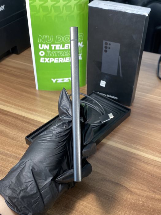 Samsung Galaxy s24 ultra • 256 GB • Titanium Black