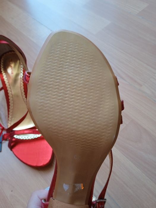 Дамски сандали на ток