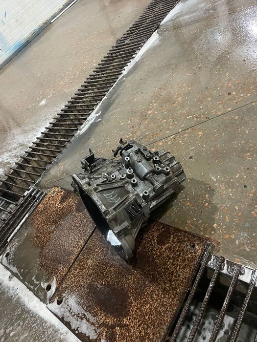 Коробка Карина Е 1.6