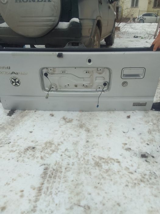 Задняя дверь богажника