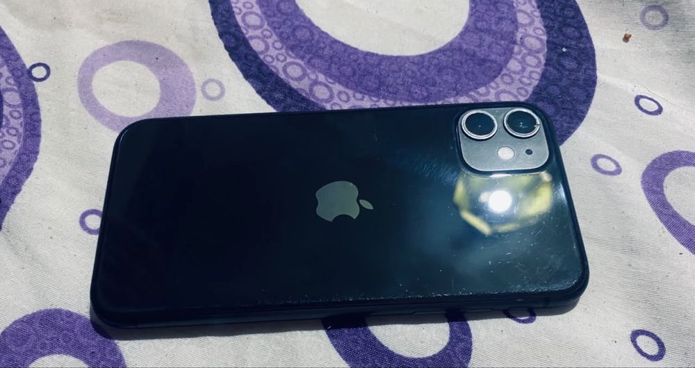 Продам Iphone 11 128