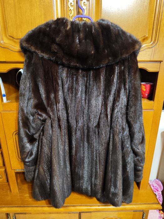 Haina blana vizon si nurca, guler vulpe argintie, caciula blana vulpe