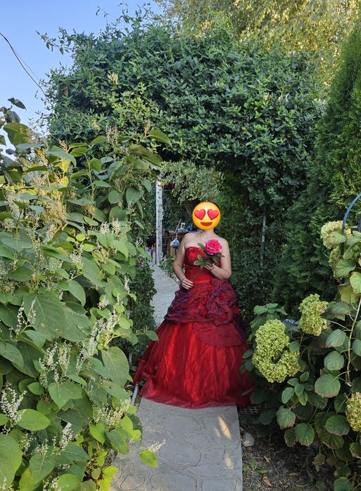 Шикарное красное платье