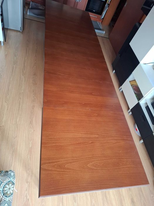 Продавам масивна луксозна маса за трапезария