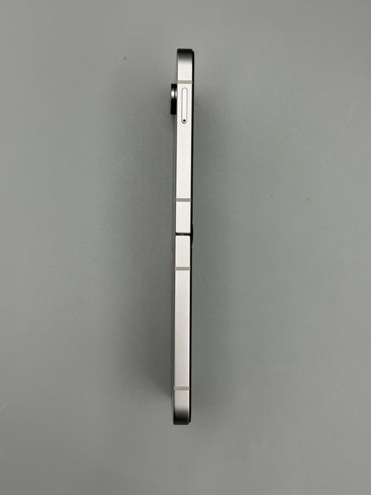 Samsung Z Flip 6 | 512 GB | 12 GB RAM | Baterie 100% | Silver Shadow