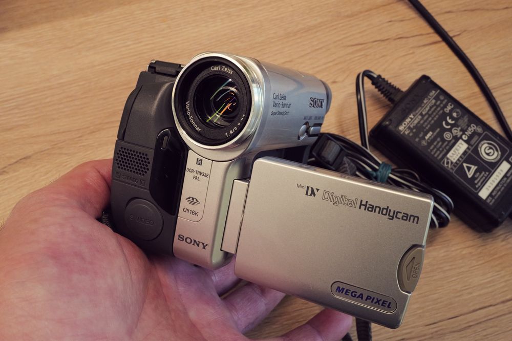 Camera video Sony DCR-TRV33E mini DV lentile Zeiss CCD caseta Handycam