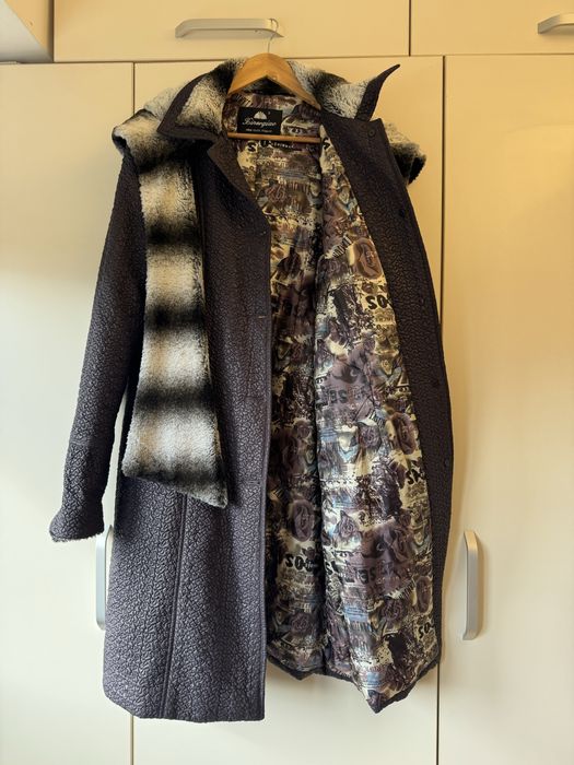 Palton elegant de iarnă, cu guler din blană, stare impecabilă