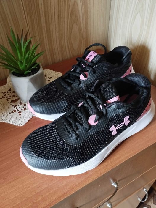 Продавам дамски маратонки