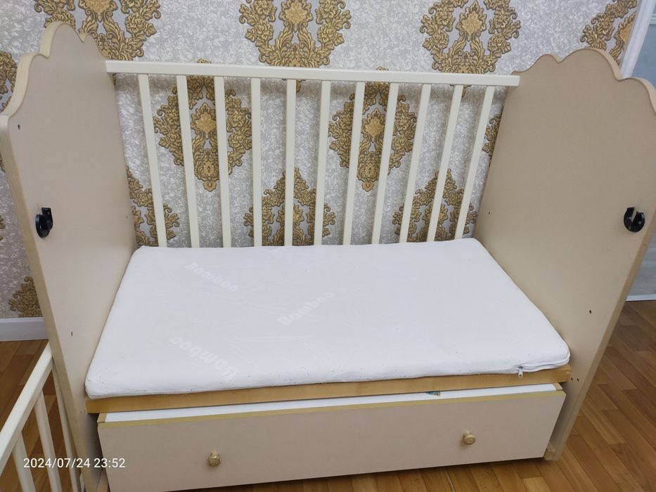 Манеж-кровать с камодом