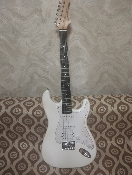 Продам гитару, б/у полгода