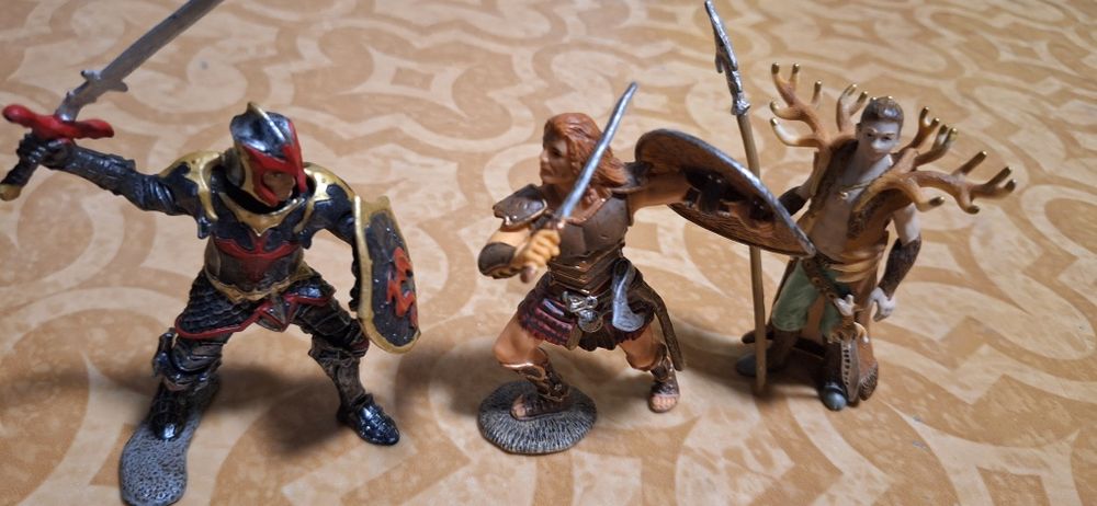 Фугурки shleich  без забелешки