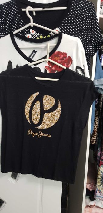 Продавам юношески тениски на марката Desigual