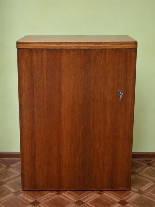 Продам швейную машинку Чайка