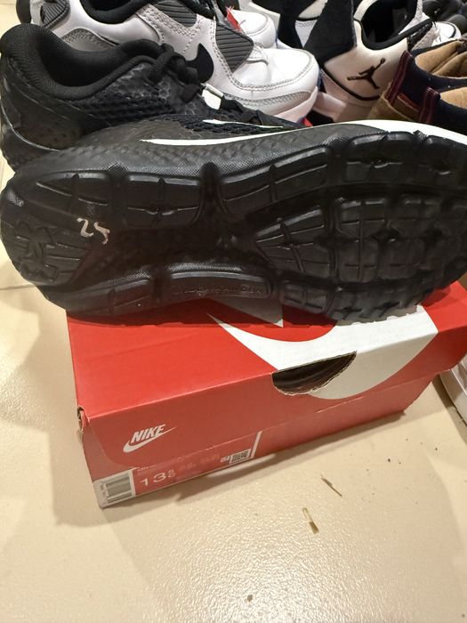 Чисто нови  маратонки Under Armour номер 31.5