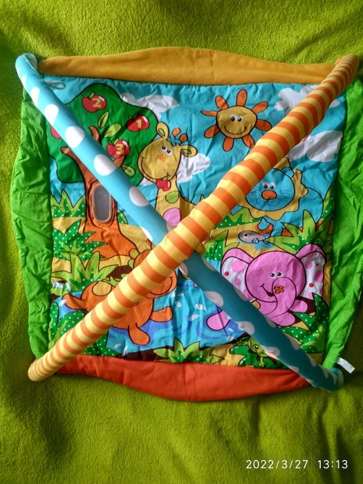 Детский коврик  в ооотличном состоянии !!!