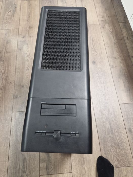 Vand carcasă Thermaltake Urban S71